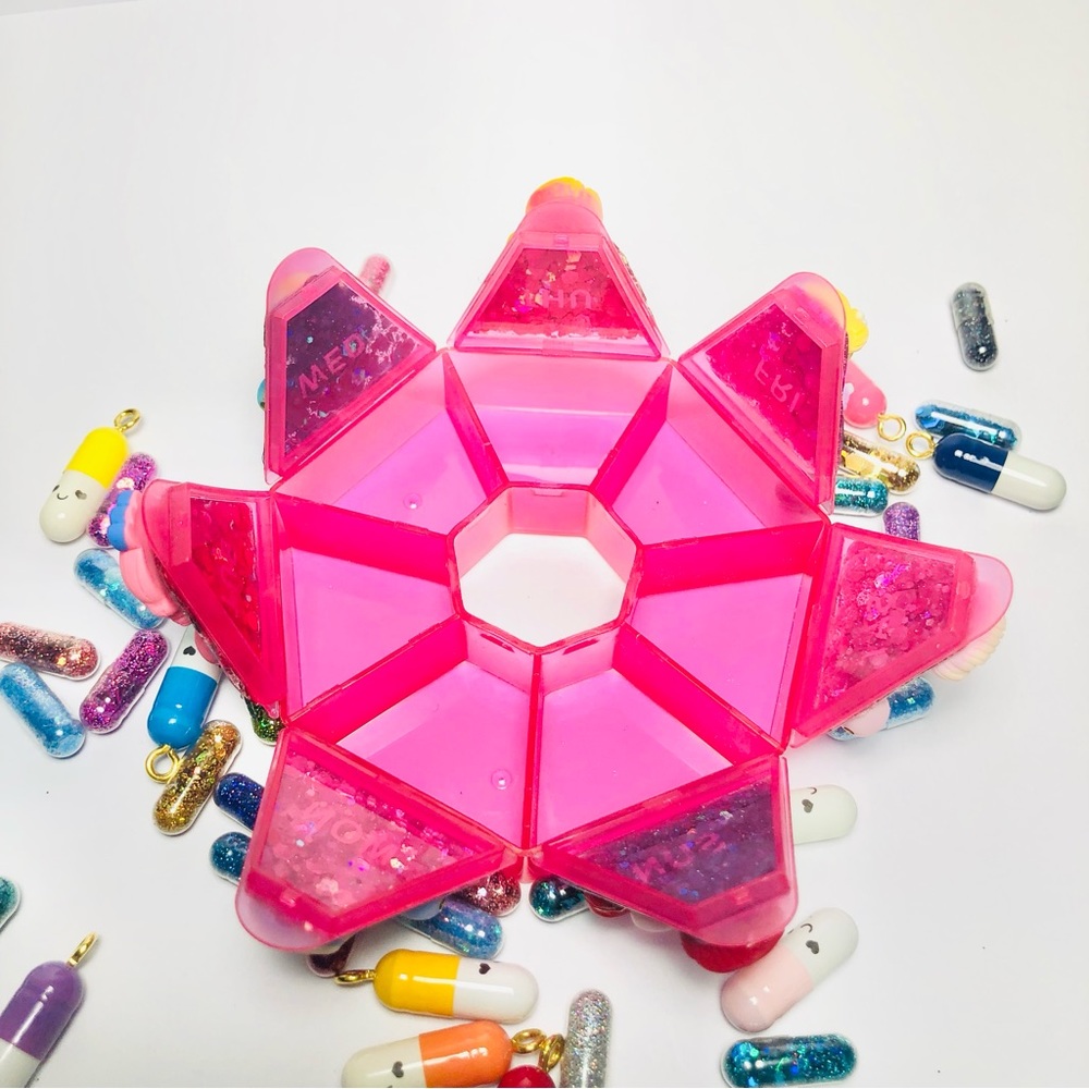Handmade | Pink Glitter Princesses, 7-Sided Round Pill Case - Picture 8 of 8